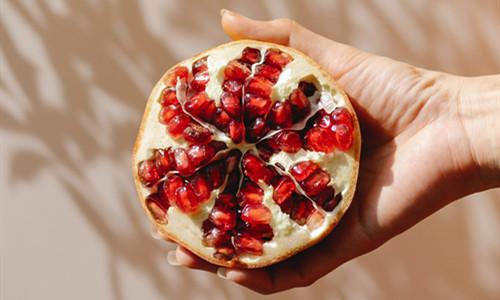 What are the benefits of eating pomegranate?